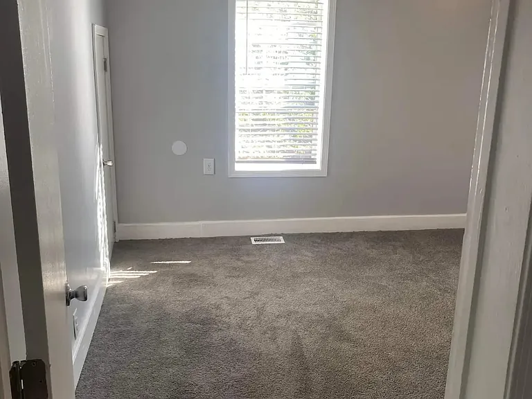 1110 Hampton Ave — Photo 9