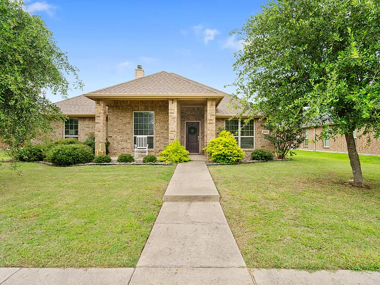 1024 Hidden Creek Dr — Photo 1