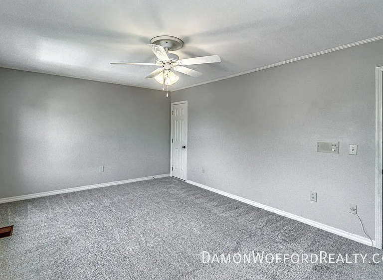 1435 Roxbury Ct — Photo 32