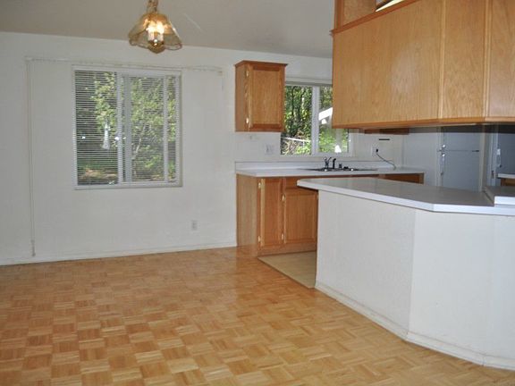 4th image of 19133 Soundview Blvd NE