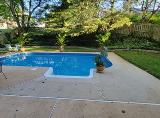 1144 Pinrun Dr, Ballwin, MO