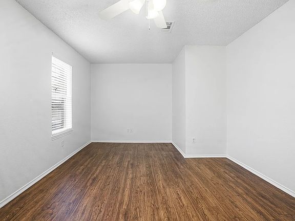 3rd image of 1100 Seneca Dr #2