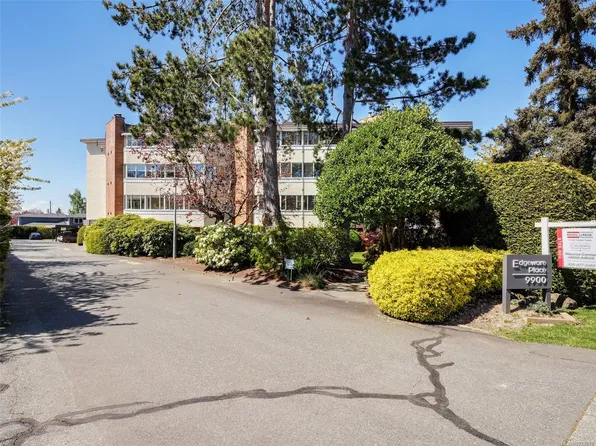 9900 5th St #301, Sidney, BC V8L 2X3