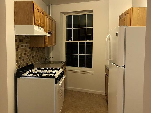 2nd image of 323 E Mosholu Pkwy N APT 3G