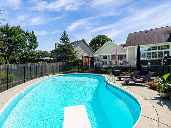 2nd image of 265 Park Ln
