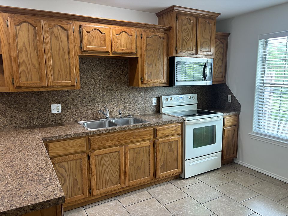 1st image of 1523 Oasis Ave