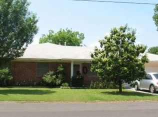 615 N 7th St, Comanche, OK 73529