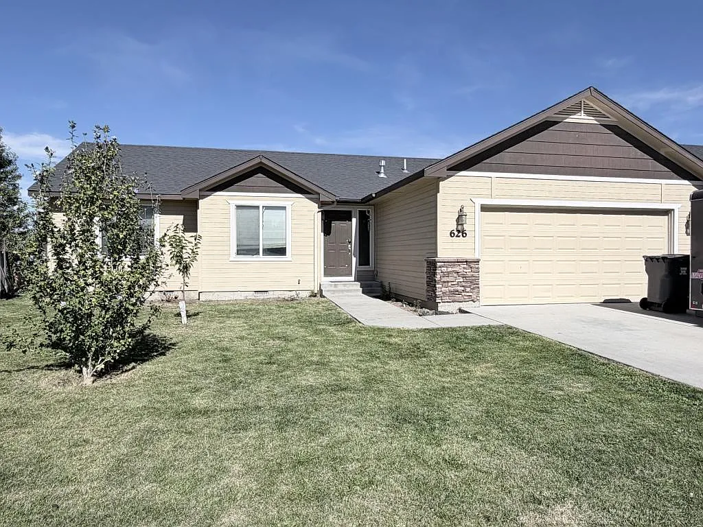 626 Prince Ave — Photo 1