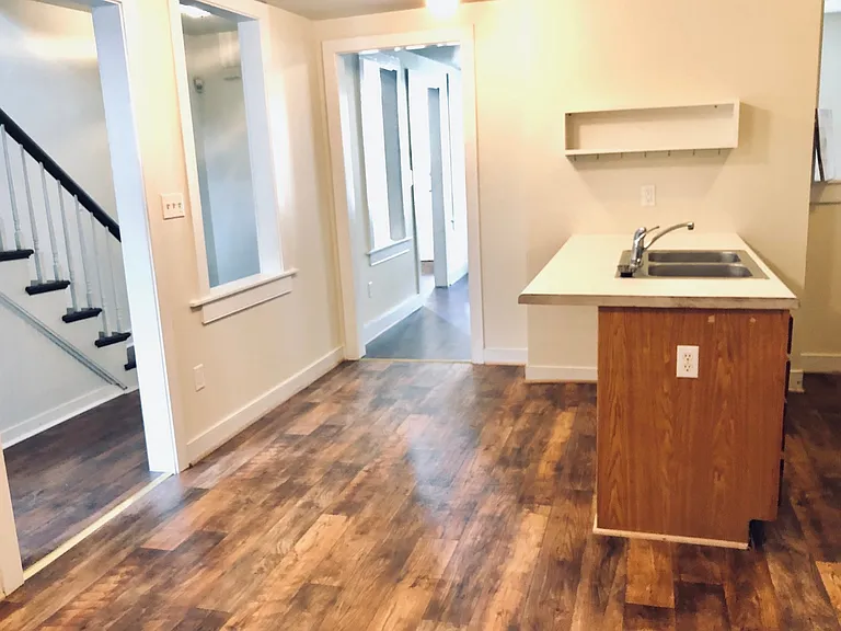 2617 E Clay St — Photo 5