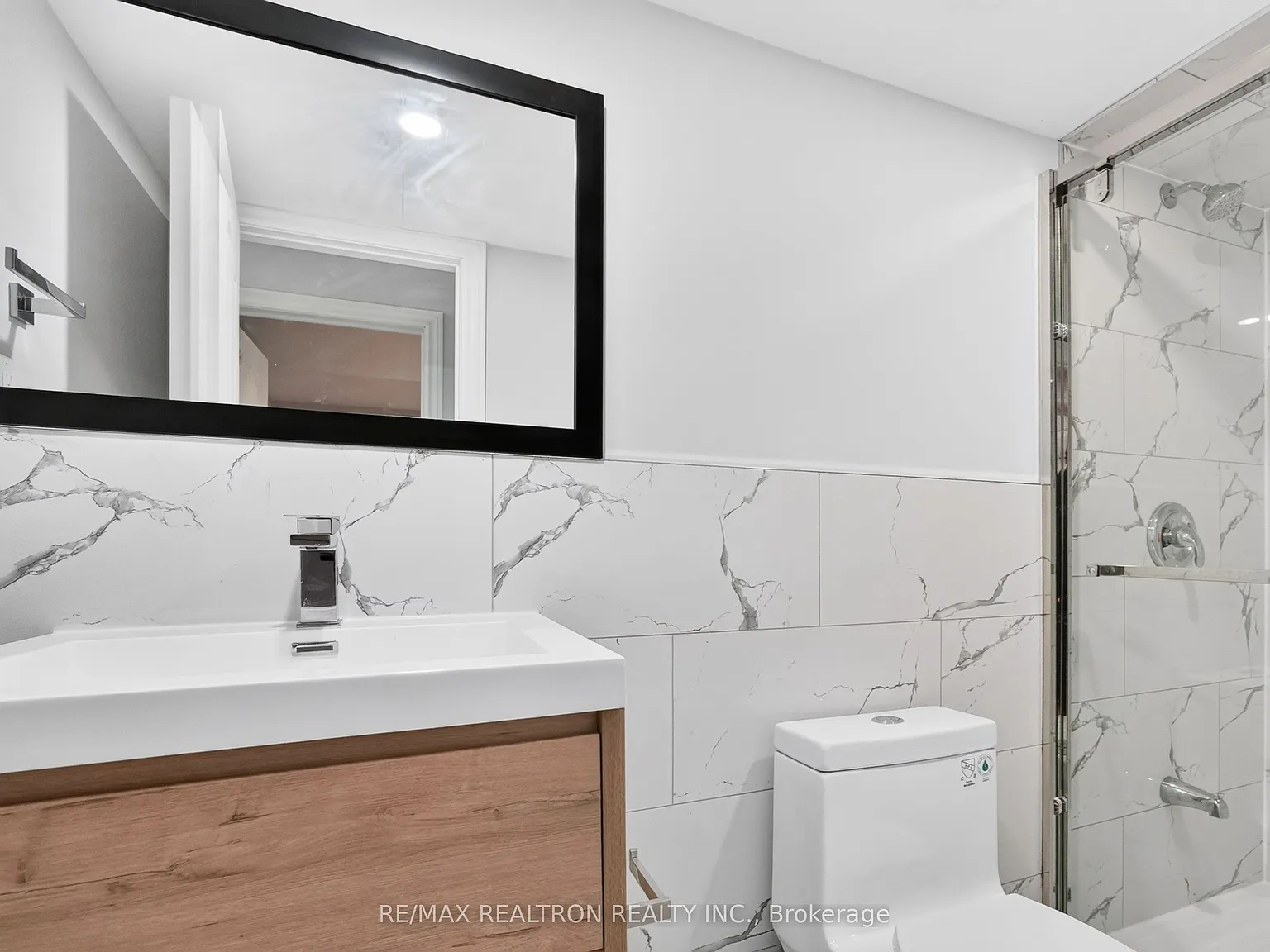 32 Whitlock Cres — Photo 3