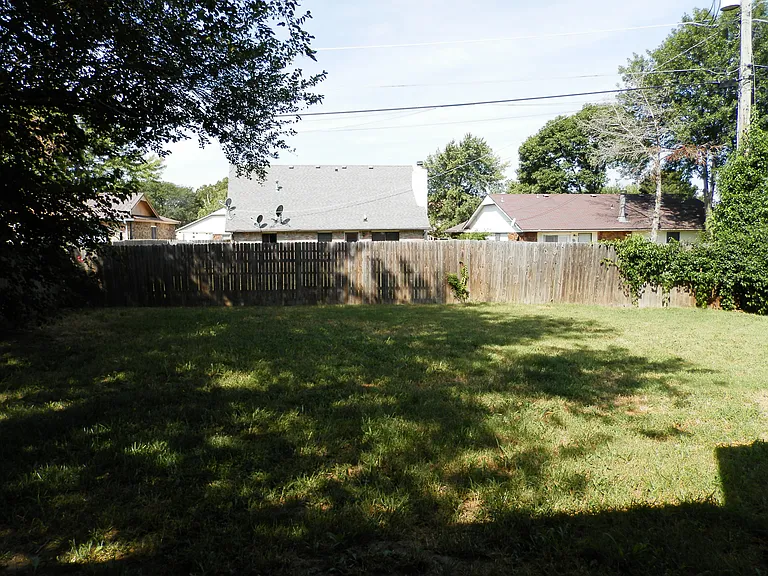 331 NE Spruce Ave — Photo 15