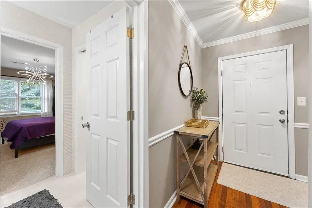 1 bed, 1.0 bath, 1007 sqft, $1,950 — Photo 2