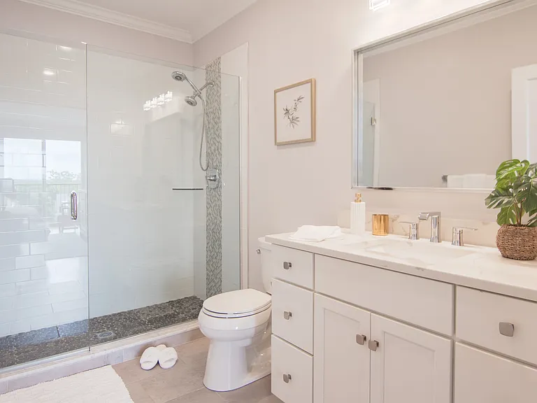 Primary bedroom ensuite bathroom