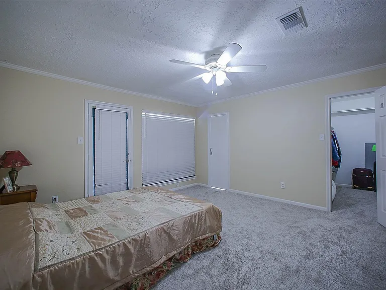 9511 Sharpcrest St — Photo 34