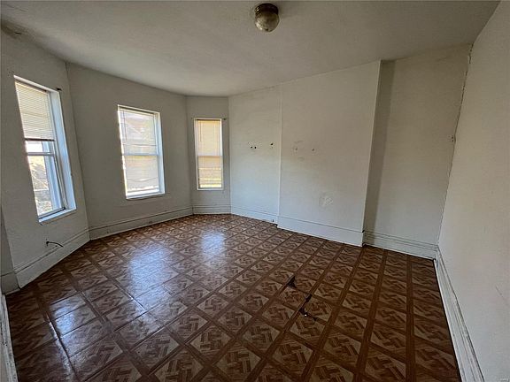 4th image of 3946 Cleveland Ave