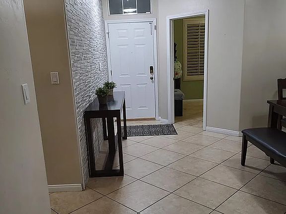 2nd image of 5500 Cove Ct