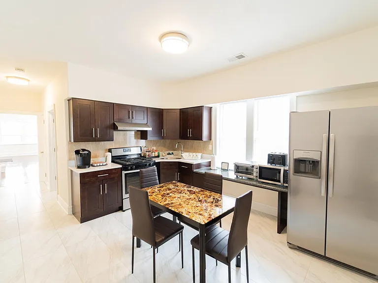 3328 S Lituanica Ave — Photo 11