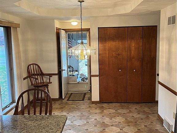 3rd image of 1864 Meadowlark Ln