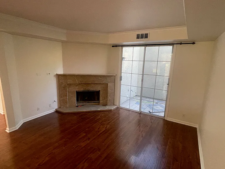 545 Glasgow Cir — Photo 10