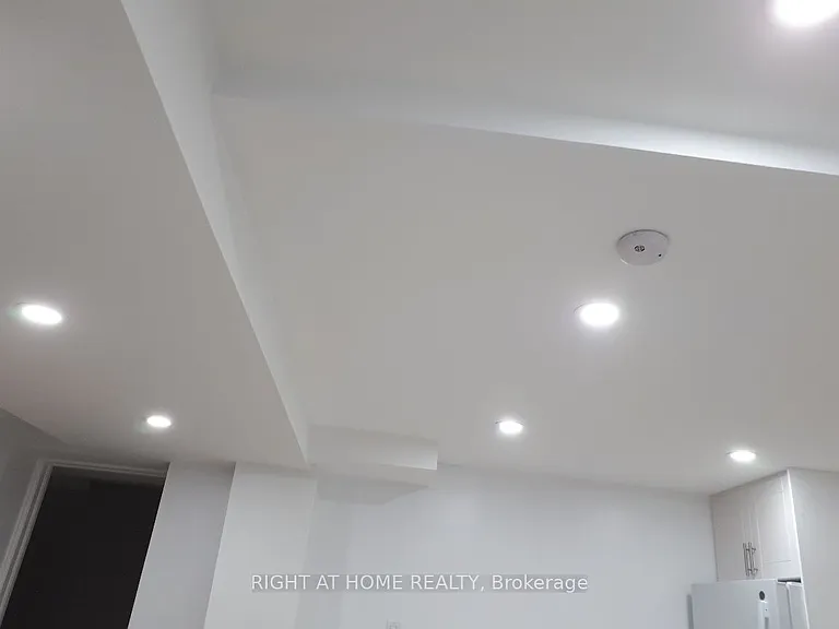 401 Mississauga Valley Blvd — Photo 12
