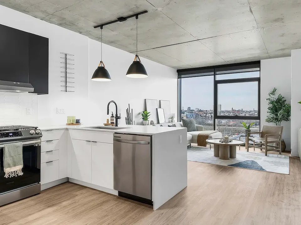 1043 W Fulton Market #803