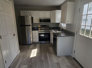 8 Haigh Ave, Niantic, CT 06357