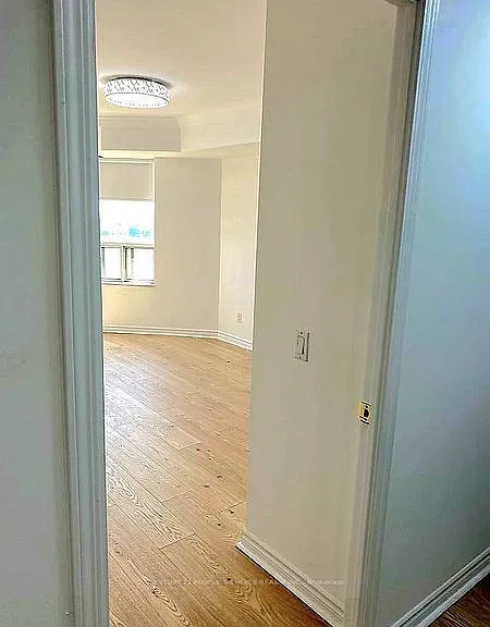 35 Kingsbridge Garden Cir #1008 — Photo 24
