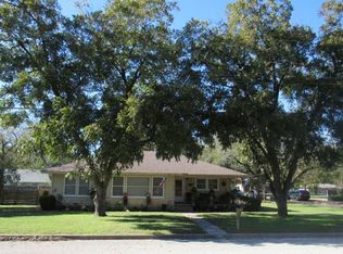 1606 N Harding Ave, Cameron, TX 76520