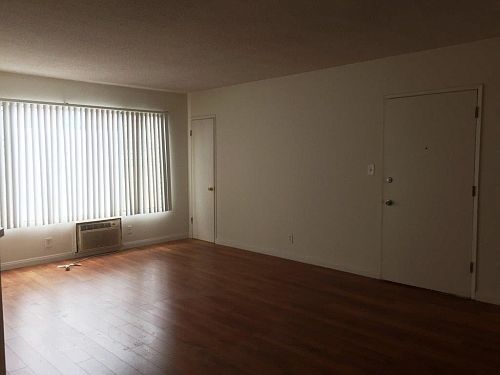 2nd image of 924 N Stanley Ave APT 07