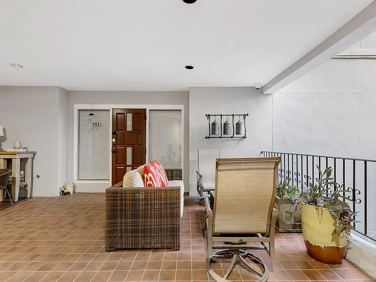 182 E Bay St #202 — Photo 27