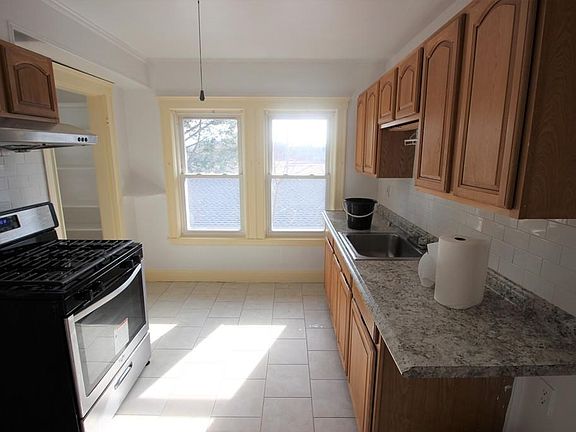 4th image of 240 Marlboro St #2