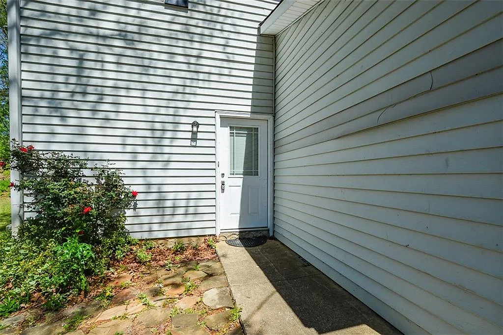4 bed, 2.5 bath, 1732 sqft, $1,895 — Photo 4