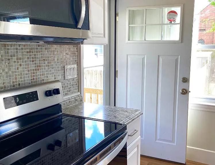 469 Carey Ave — Photo 6