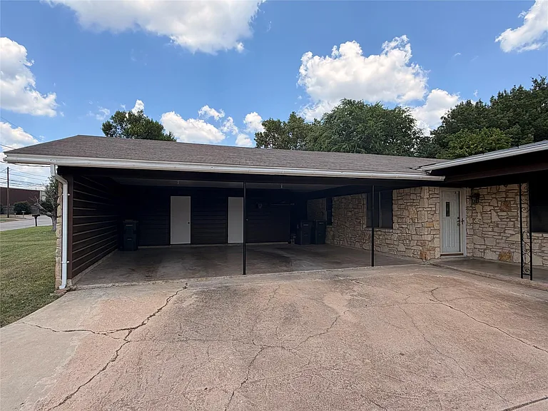 7406 Southgate Ln #A — Photo 2