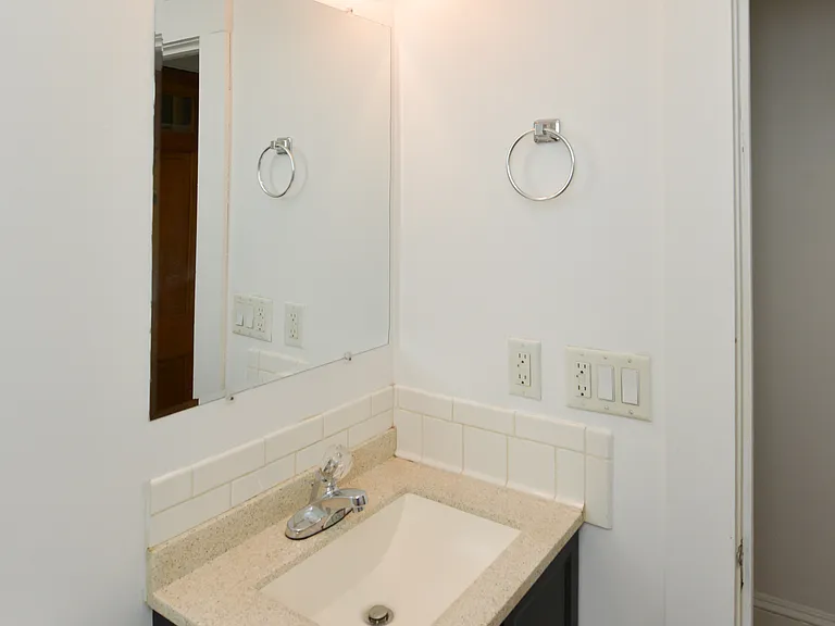 390 Clinton St — Photo 11