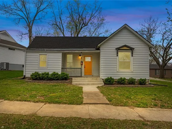405 E Chippewa St, Paola, KS 66071