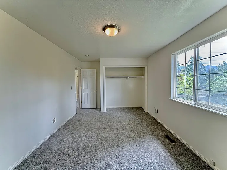 1080 E Elgin Ave — Photo 24