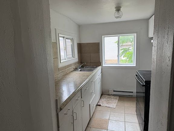 4th image of 529 Park St