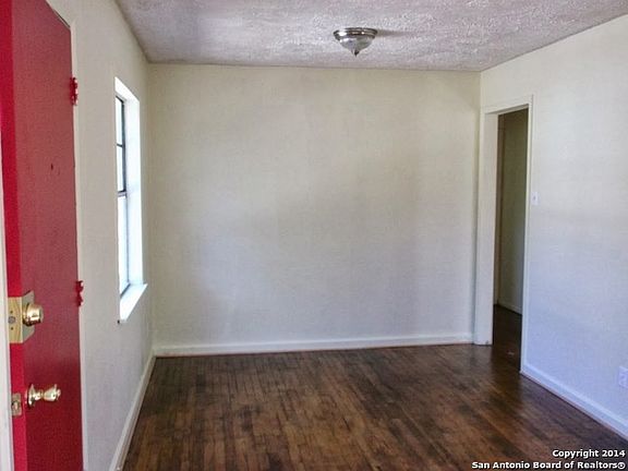 4th image of 706 Sterling Dr
