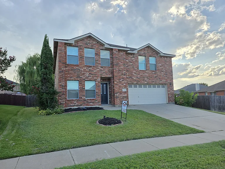 8138 Mossberg Dr — Photo 2