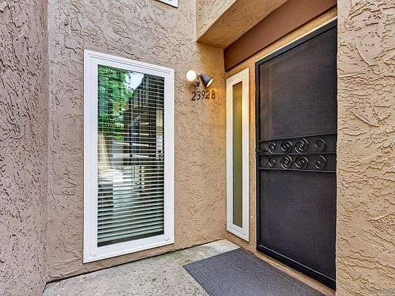 4th image of 23928 Green Haven Ln
