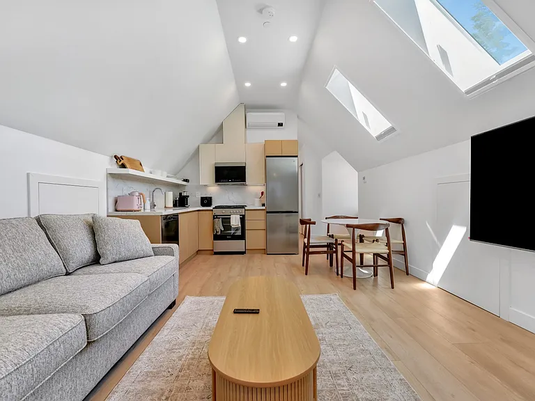 957 Nicola St #201 — Photo 18