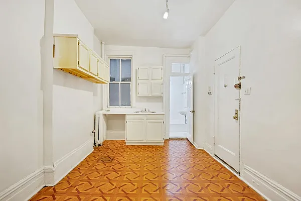 Rented by Pistilli Realty Group | media 10