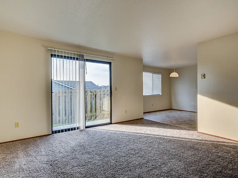 M0755-455 S. Oak Harbor Street — Photo 4