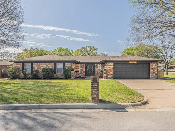 8224 Pearl St, North Richland Hills, TX 76180