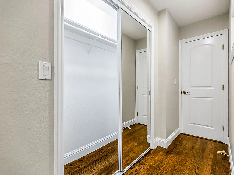 2385 Folsom — Photo 26