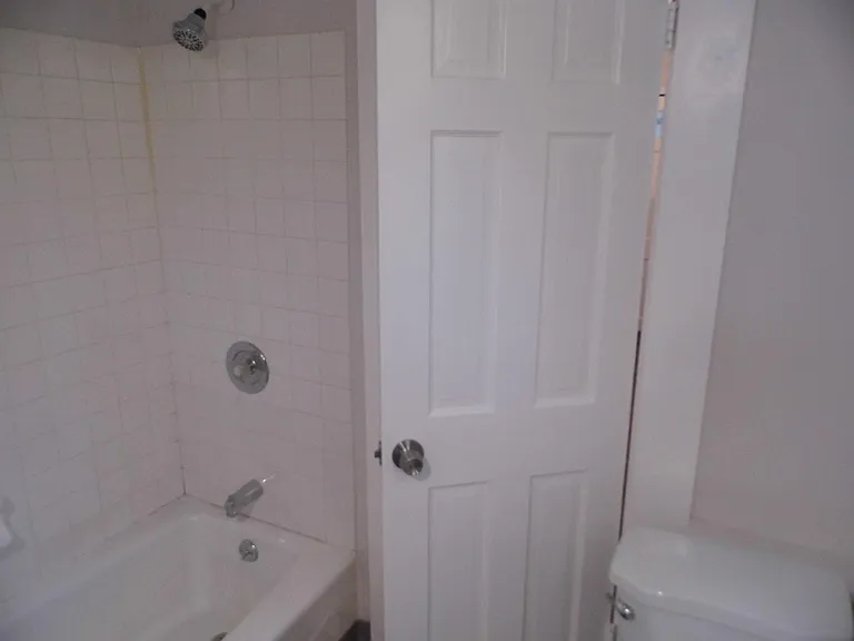141 W Delavan Ave #UPPER — Photo 11