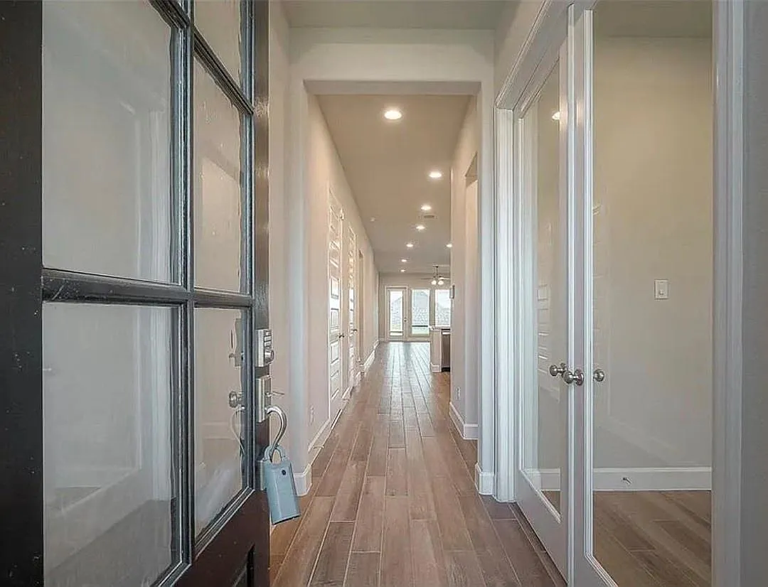 4 bed, 2.0 bath, 2088 sqft, $3,300 — Photo 2