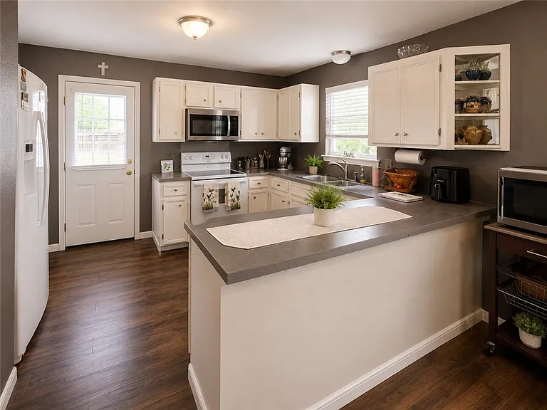 406 Bayview Blvd — Photo 5