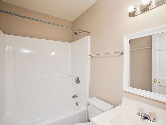 4th image of 162 Hedges St SE #164